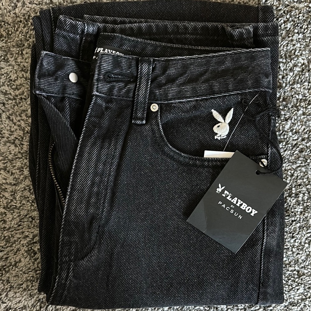 PLAYBOY - Picture 3 of 4